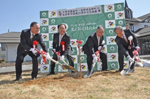 友好30周年記念植樹ネット1