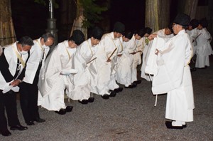 ウエブ矢彦神社の遷座祭