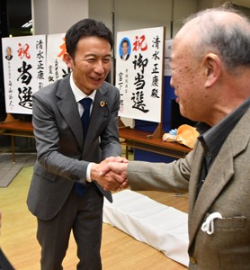 清水氏